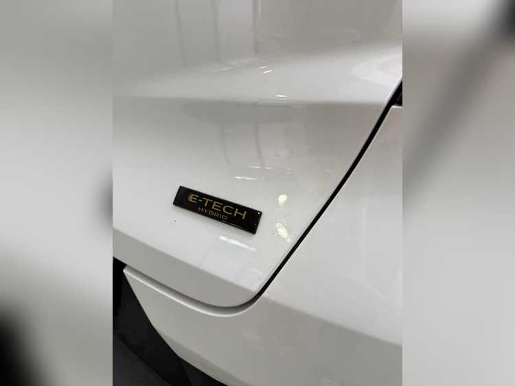 Renault Captur Techno E-tech Híbrido foto 7